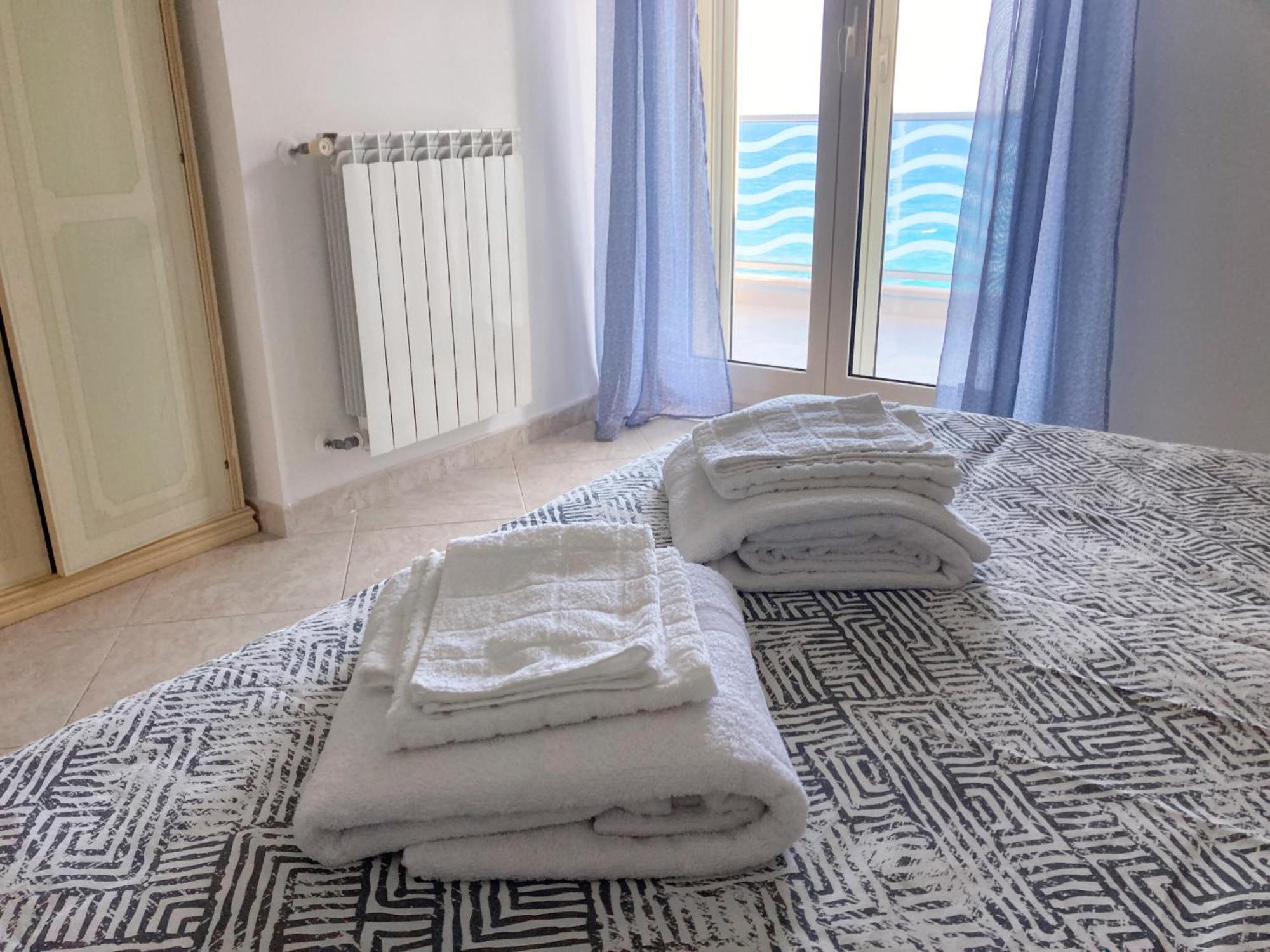 דירות ג'ובינאצו Milu'Seaview Ampia Casa Vista Mare מראה חיצוני תמונה