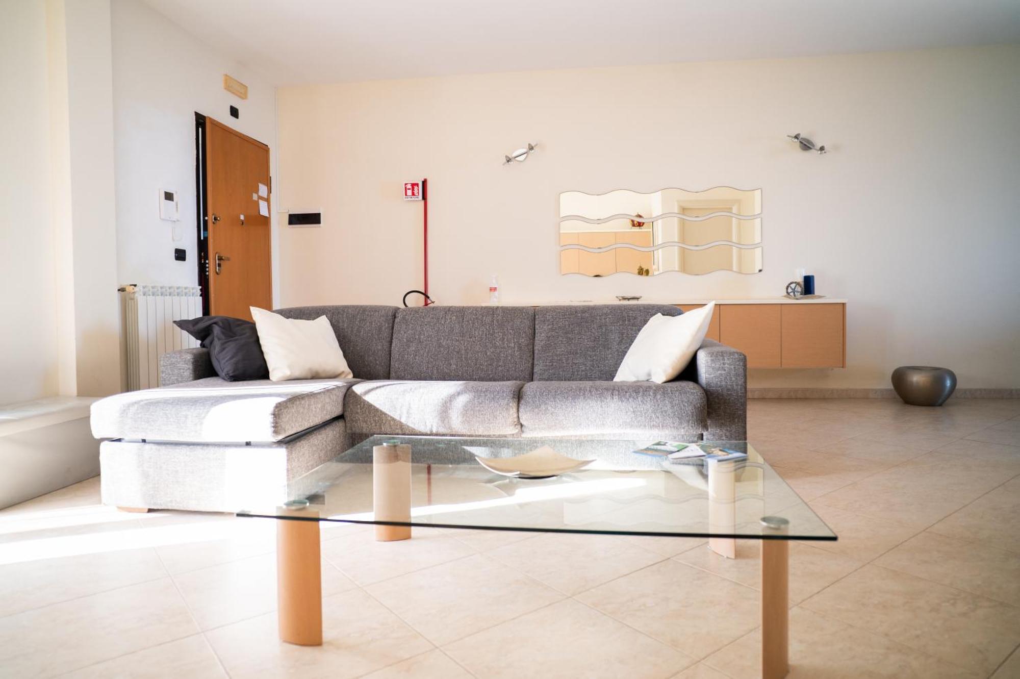 דירות ג'ובינאצו Milu'Seaview Ampia Casa Vista Mare מראה חיצוני תמונה