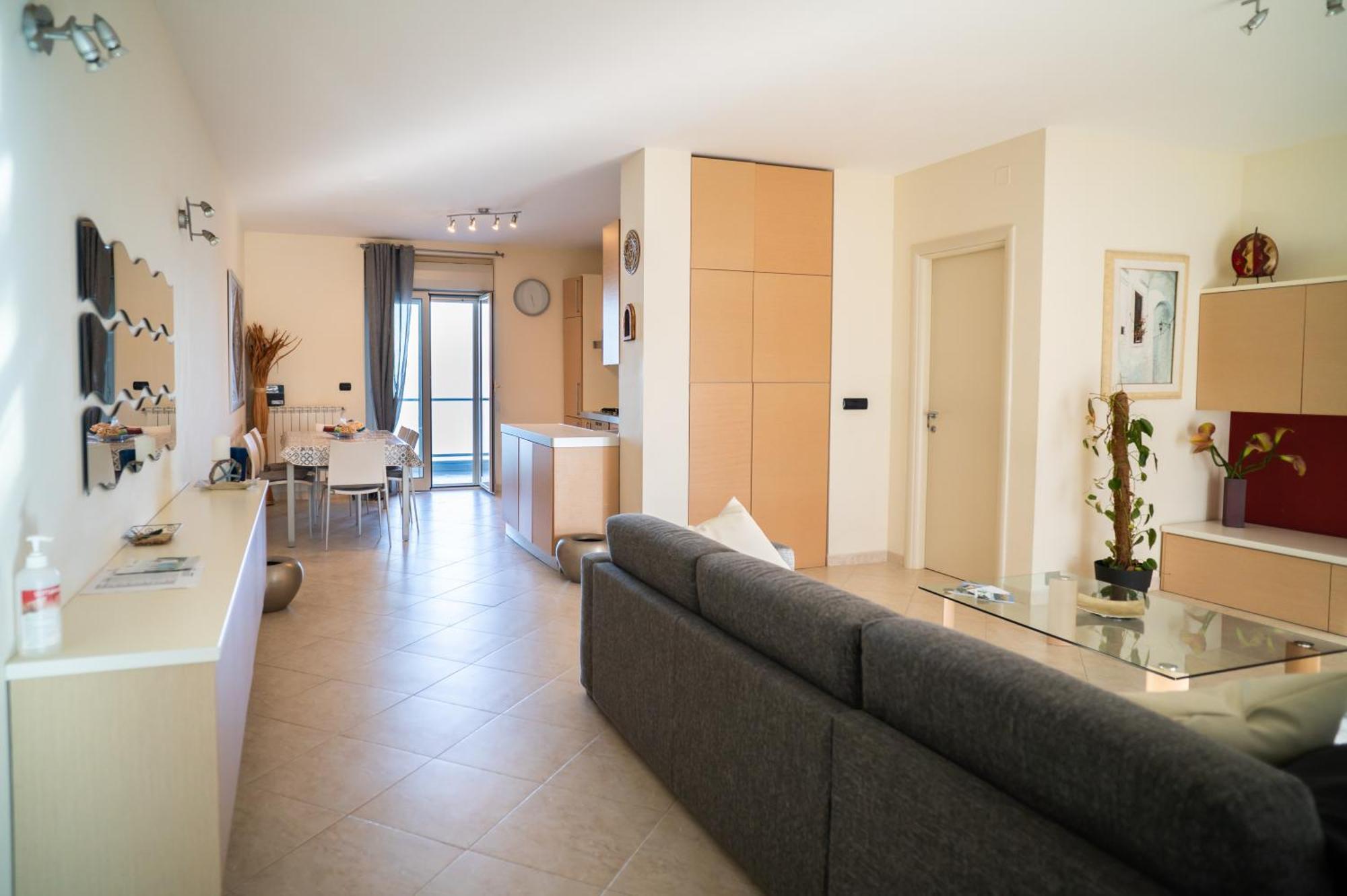 דירות ג'ובינאצו Milu'Seaview Ampia Casa Vista Mare מראה חיצוני תמונה