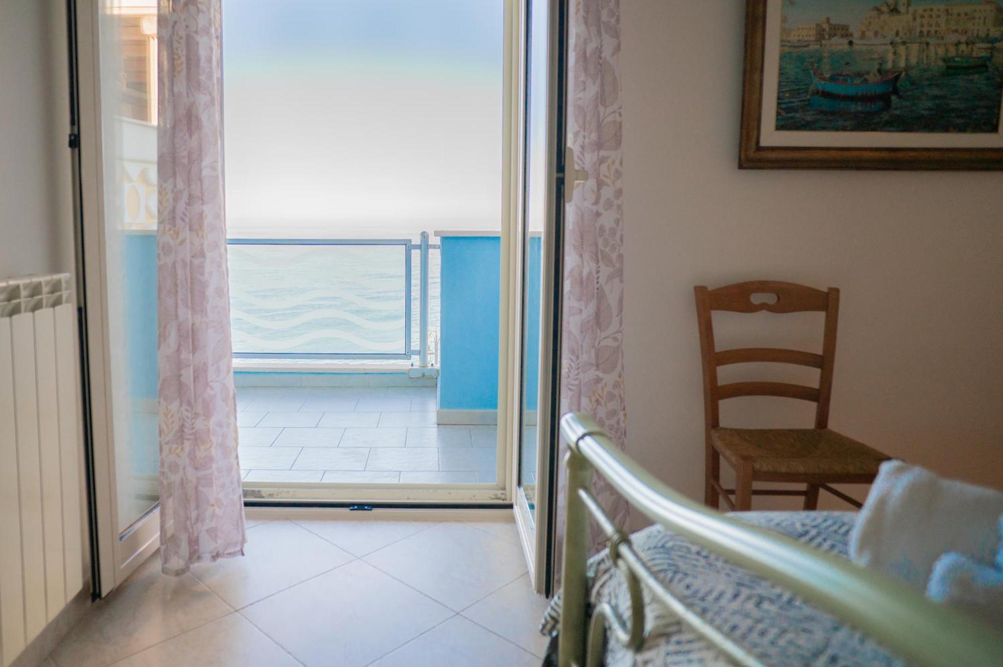 דירות ג'ובינאצו Milu'Seaview Ampia Casa Vista Mare מראה חיצוני תמונה
