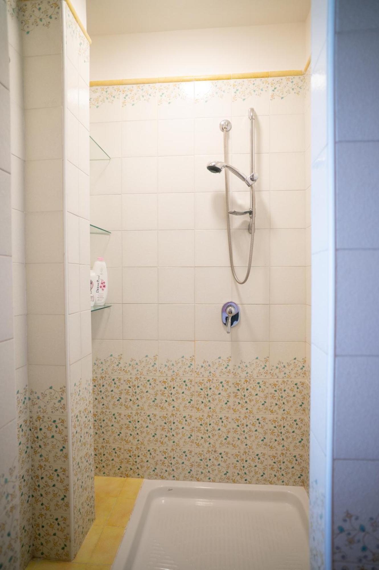 דירות ג'ובינאצו Milu'Seaview Ampia Casa Vista Mare מראה חיצוני תמונה