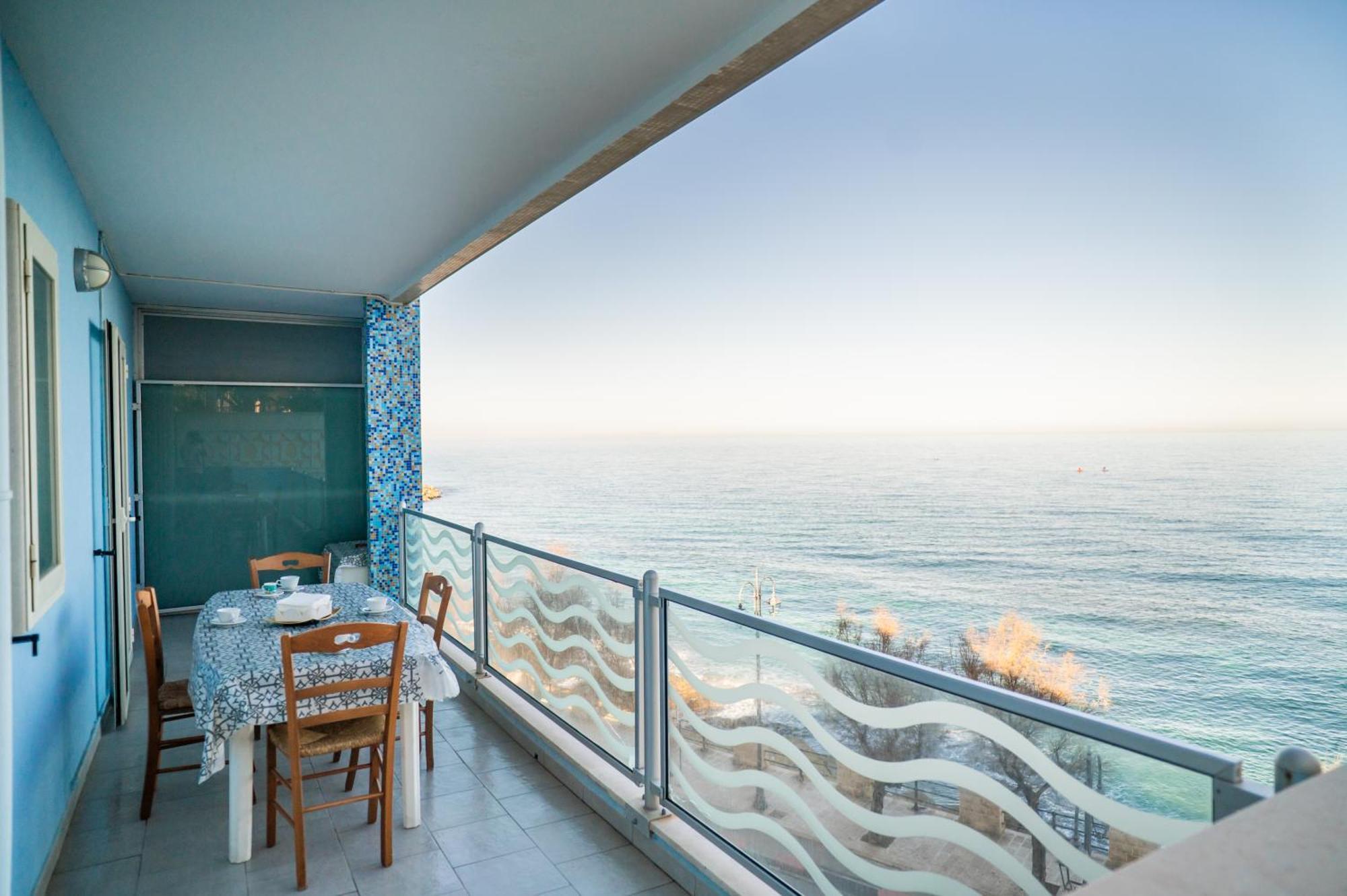 דירות ג'ובינאצו Milu'Seaview Ampia Casa Vista Mare מראה חיצוני תמונה